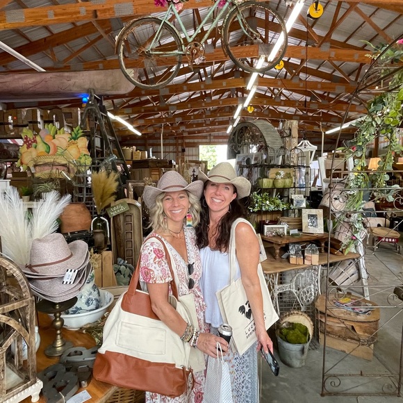 Welcome to my closet! I love clothes & I love to recycle so Poshmark is my jam! - Picture 8 of 11